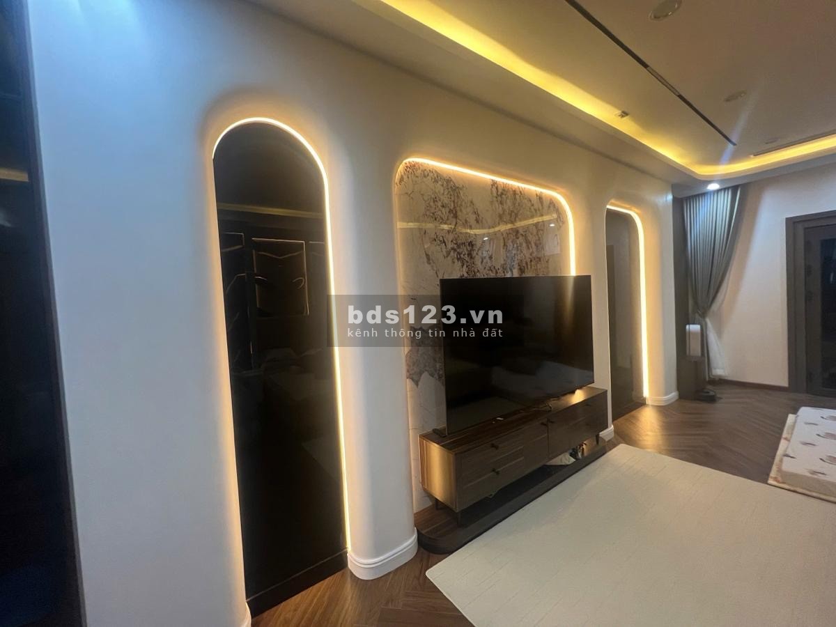 Nhà Nguyễn Văn Cừ - Long Biên - Nhà đẹp - Ô tô 7 chỗ vào nhà - Full nội thất - Kinh doanh