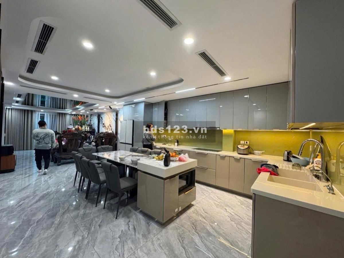 Nhà Nguyễn Văn Cừ - Long Biên - Nhà đẹp - Ô tô 7 chỗ vào nhà - Full nội thất - Kinh doanh