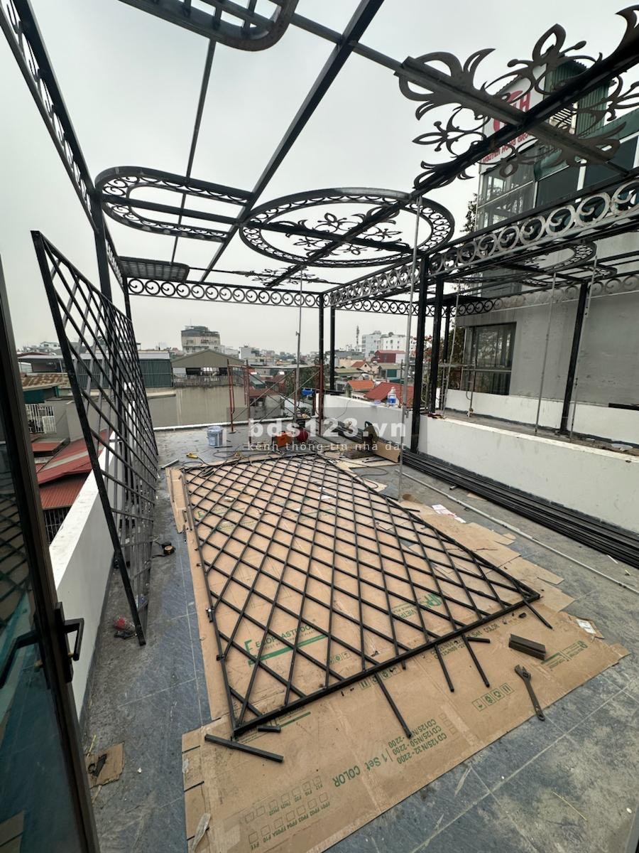 Nhà Nguyễn Văn Cừ - Long Biên - Nhà đẹp - Ô tô 7 chỗ vào nhà - Full nội thất - Kinh doanh