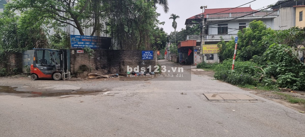 Bán nhà tại 24 Ngõ 114/2 Tân Phong, DT 62m2, Ngõ thông vòng quanh ô tô vào nhà, gần đường lớn