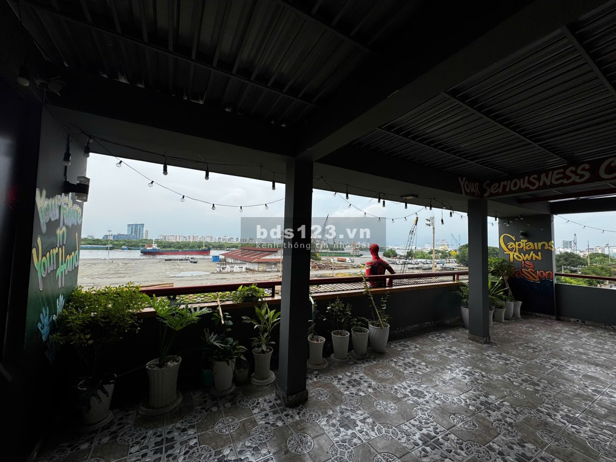Sang nhượng Văn phòng & Trung tâm đào tạo, mặt tiền đường Nguyễn Tất Thành, P.18, Quận 4, TPHCM