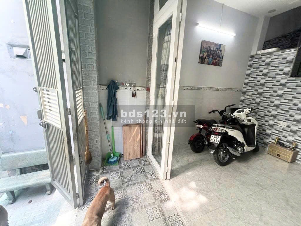 Hẻm thông - Ngay Trần Quang Cơ, trung tâm Quận Tân Phú - 3 tầng đúc BTCT - 45m² - Sổ đẹp vuông vức