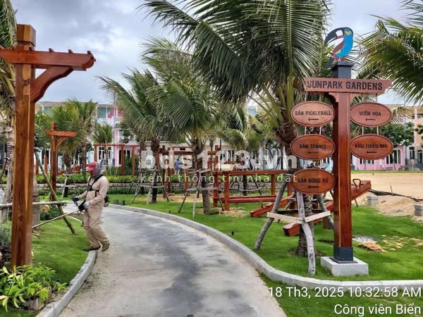 Cần bán 01 căn nhà phố 6D-01.41 căn xẻ khe view trực diện công viên khu Parasol Sunpark