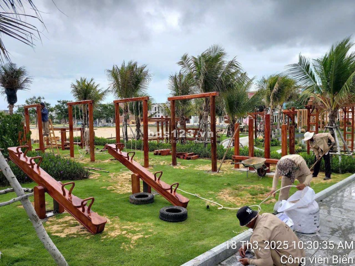 Cần bán 01 căn nhà phố 6D-01.41 căn xẻ khe view trực diện công viên khu Parasol Sunpark