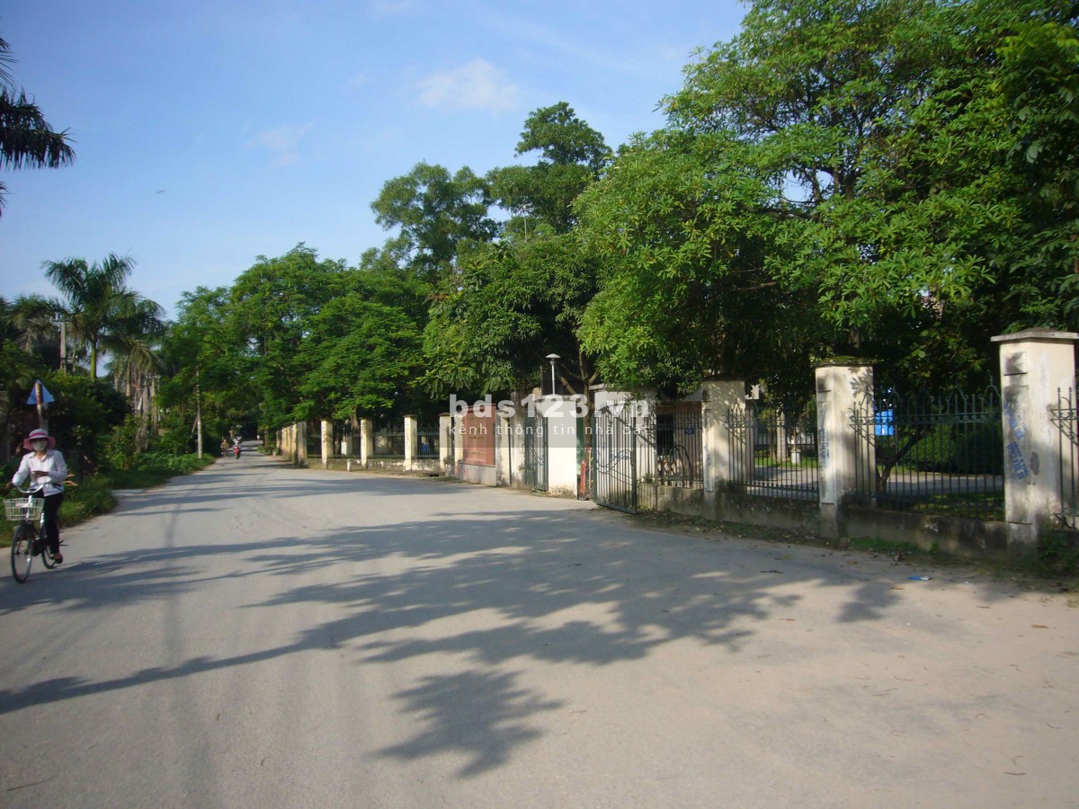 Bán nhà tại 24 Ngõ 114/2 Tân Phong, DT 62m2, Ngõ thông vòng quanh ô tô vào nhà, gần đường lớn
