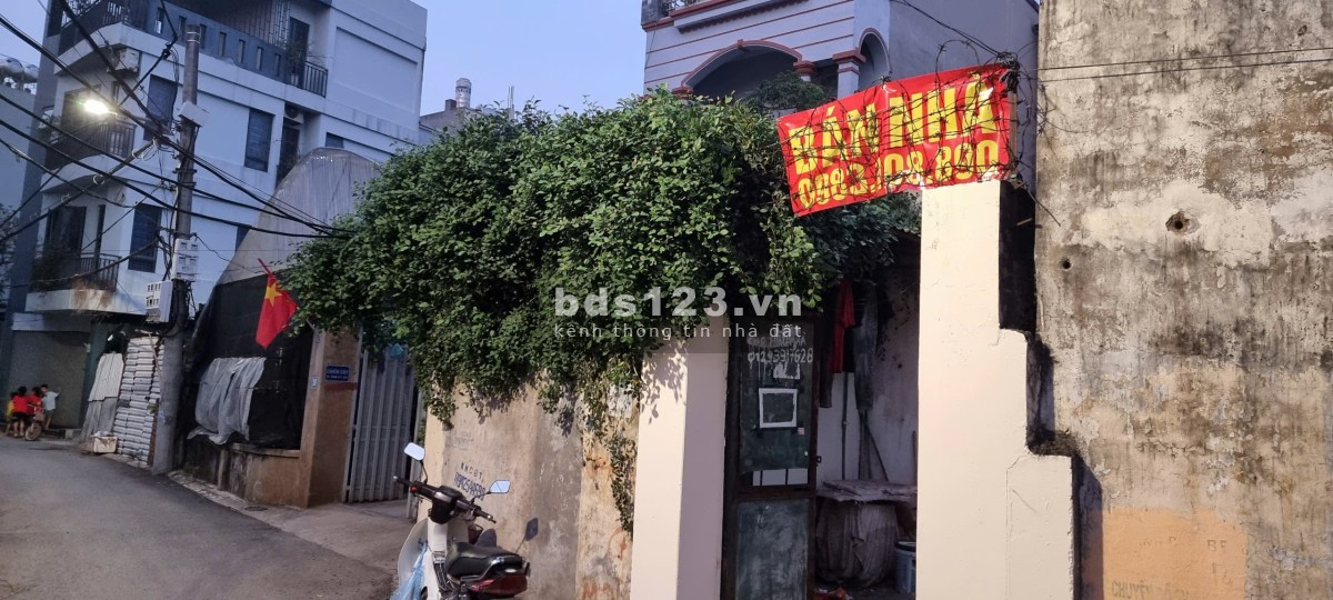 Bán nhà tại 24 Ngõ 114/2 Tân Phong, DT 62m2, Ngõ thông vòng quanh ô tô vào nhà, gần đường lớn