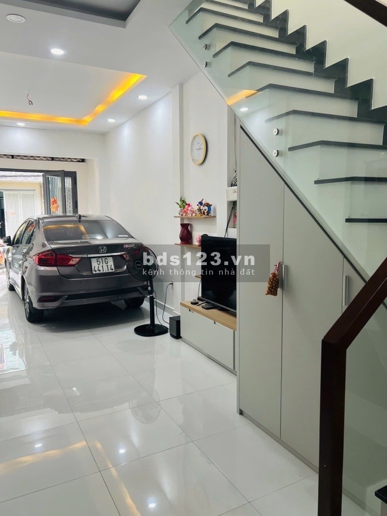 Cần bán gấp nhà MT đường số 31 P.5 Q.8. 52.1m2 nở hậu. Khu VIP. Giá chỉ 7tỷ.