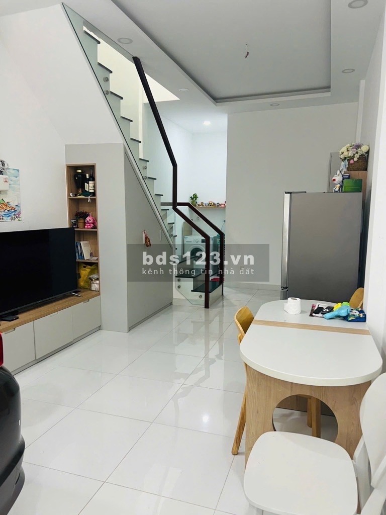 Cần bán gấp nhà MT đường số 31 P.5 Q.8. 52.1m2 nở hậu. Khu VIP. Giá chỉ 7tỷ.