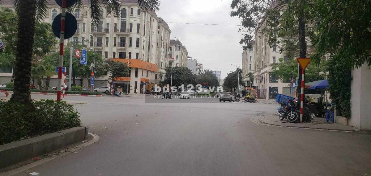 Nhà 80m² phân lô, Vạn Phúc, Hà Đông- Cô chú cán bộ về hưu tự xây, view Himlam