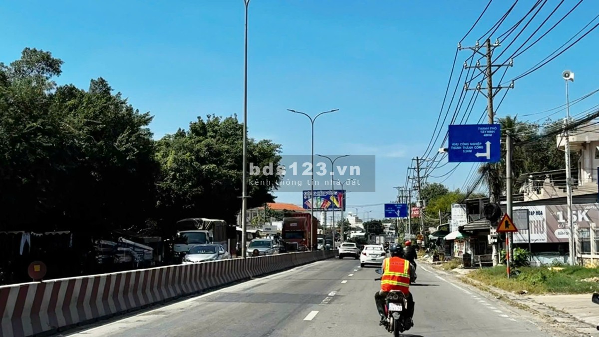 Chính chủ bán kho, xưởng mặt tiền đường nhựa tỉnh lộ 2 vào 20 mét, ngang 30mét