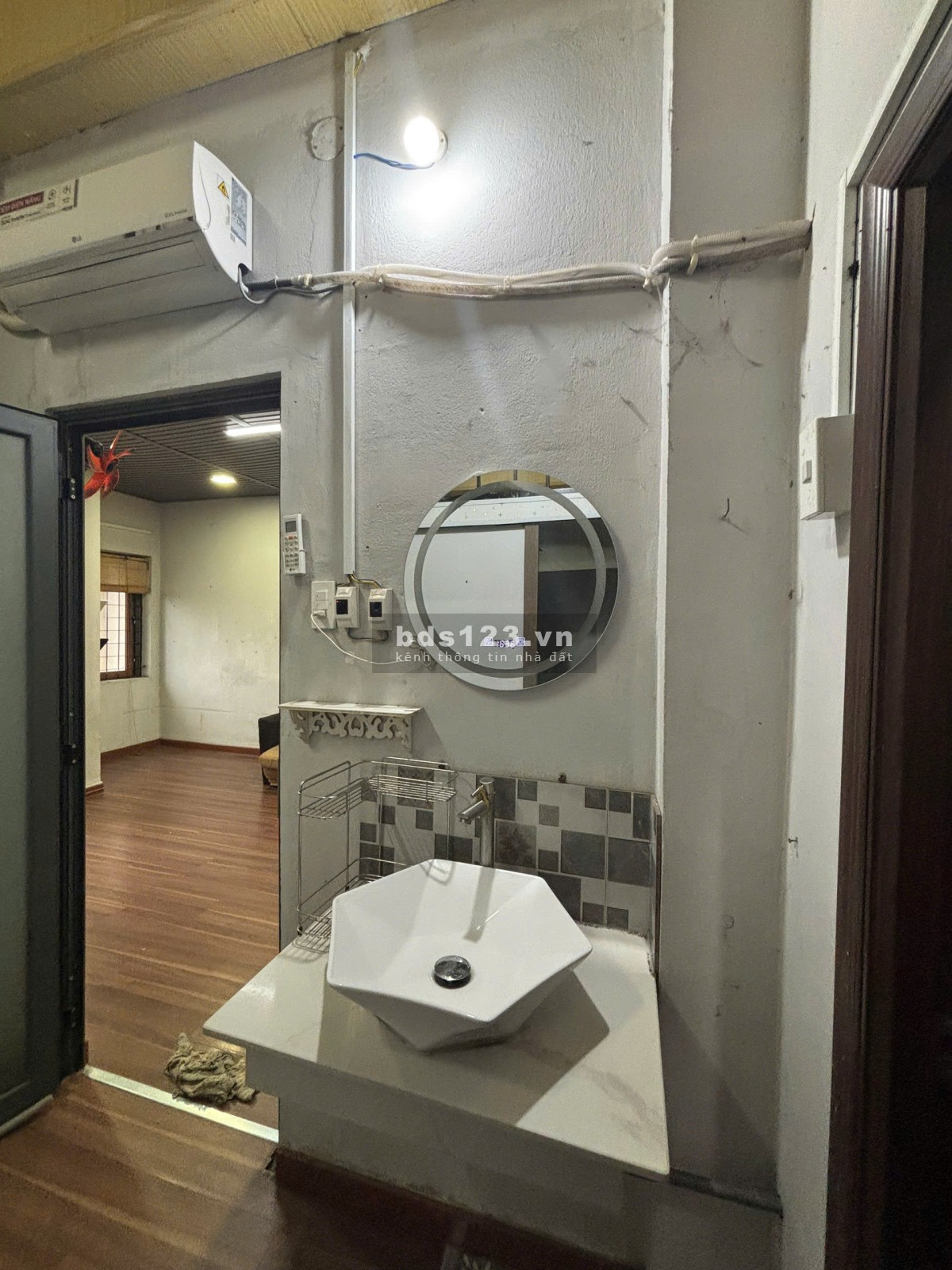 Cho thuê chung cư 675 Nguyễn Kiệm, 2PN 1WC, 8 triệu/ tháng