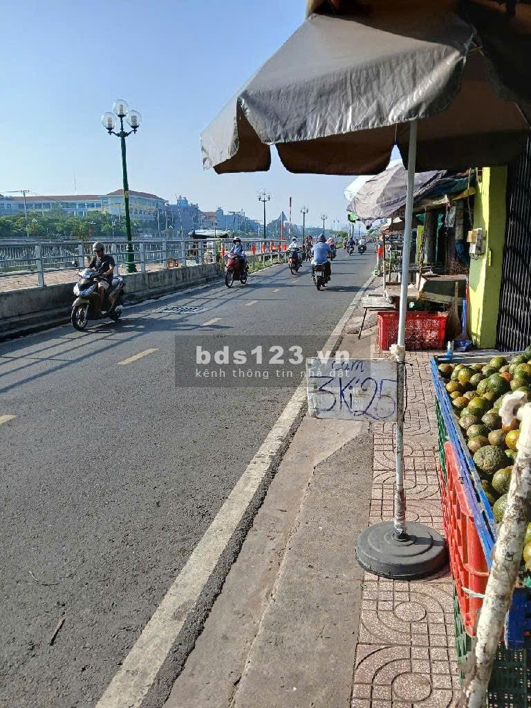 Cần bán nhanh nhà DT khủng MT Phú Định P.16 Q.8. Dòng tiền tốt. DT 147m2. Giá chỉ 6,85tỷ.