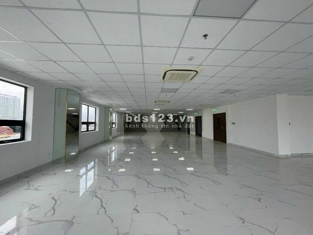 Cho thuê văn phòng làm việc - Trang bị đầy đủ, vị trí đắc địa