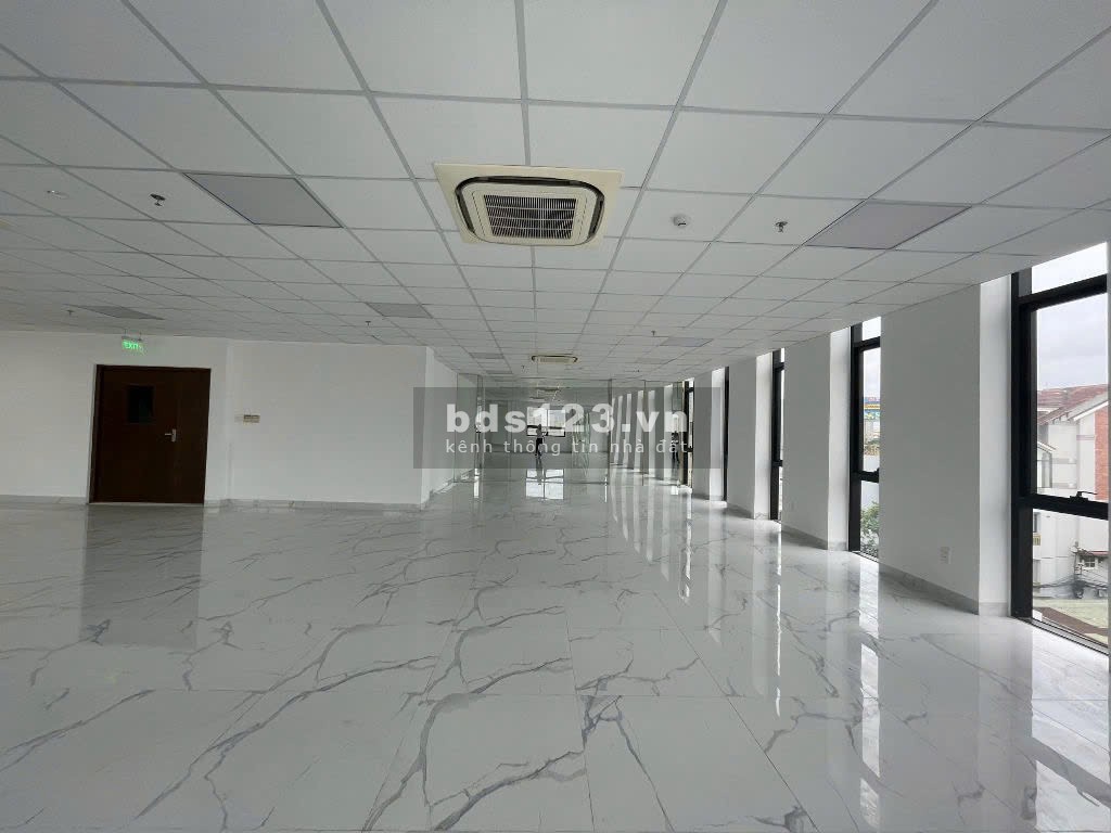 Cho thuê văn phòng làm việc - Trang bị đầy đủ, vị trí đắc địa