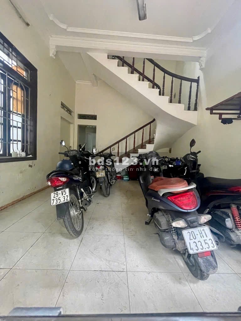 Bán nhà 2 tầng Cổ Nhuế, Bắc Từ Liêm, ngõ rộng, giá siêu mềm