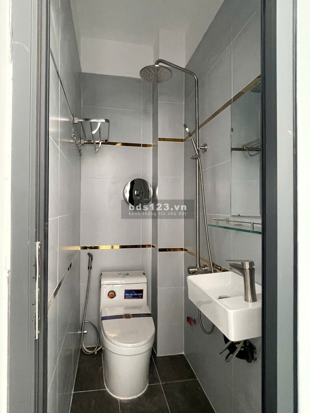 Cần bán gấp nhà mới xây, full nội thất, 1 trệt 1 lầu, ngay chợ Bình Trị Đông, Quận Bình Tân