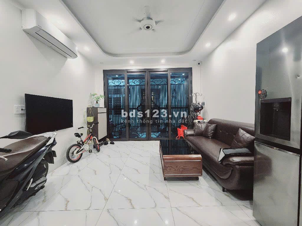 Bán nhà 6 tầng Full nội thất xịn xò, Cạnh ga tàu điện, Sát phố Hồ tùng mậu, Nhà riêng Bắc Từ Liêm!