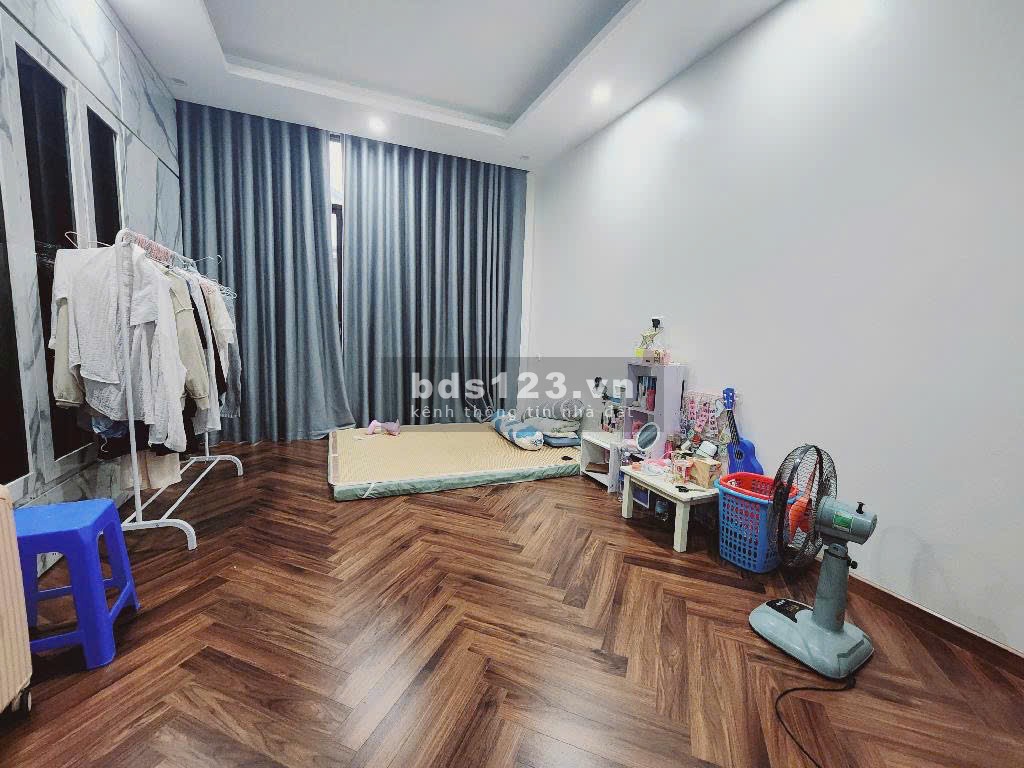 Bán nhà 6 tầng Full nội thất xịn xò, Cạnh ga tàu điện, Sát phố Hồ tùng mậu, Nhà riêng Bắc Từ Liêm!
