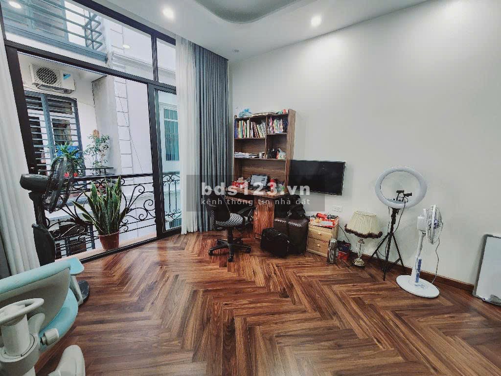 Bán nhà 6 tầng Full nội thất xịn xò, Cạnh ga tàu điện, Sát phố Hồ tùng mậu, Nhà riêng Bắc Từ Liêm!