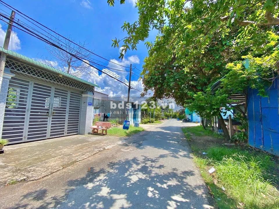 700 triệu - Lô đất đẹp mặt tiền kinh doanh ngay thị trấn Củ Chi, 180m² có thổ