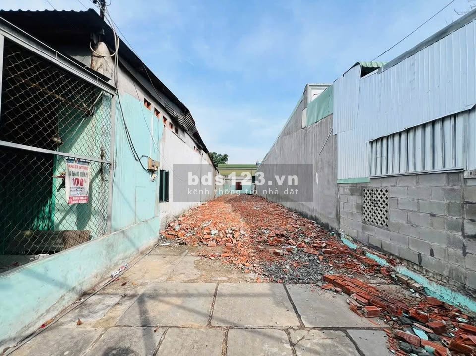 700 triệu - Lô đất đẹp mặt tiền kinh doanh ngay thị trấn Củ Chi, 180m² có thổ