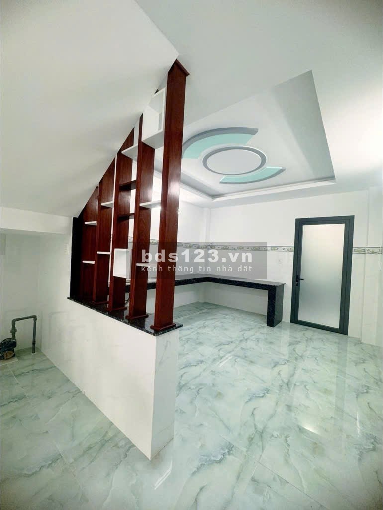 Bán nhà nhựa 8m, gần chợ Bình Trị Đông, 5 lầu, giá 6.3 tỏi