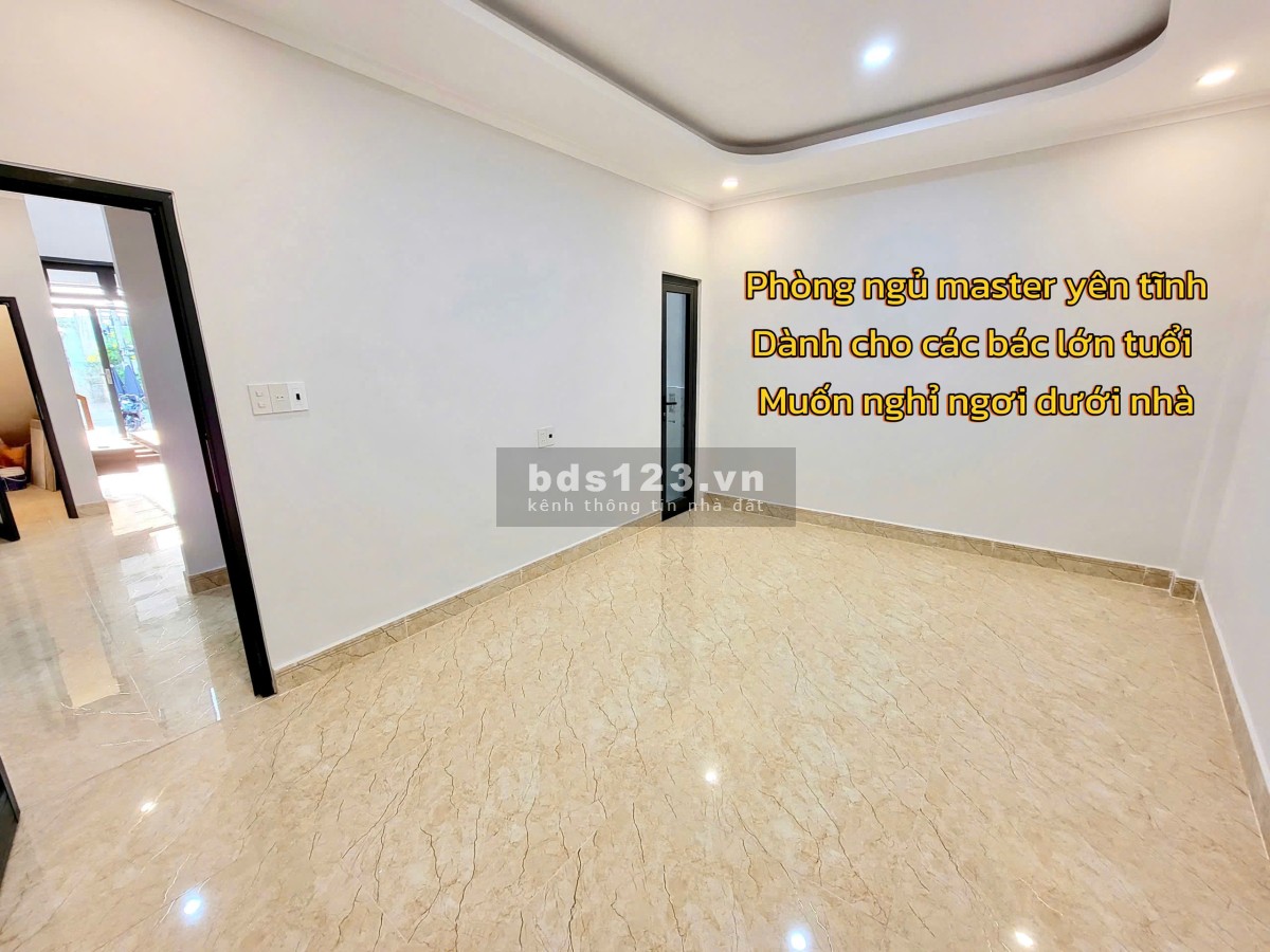 Nhà phố Châu Âu đường 19m sát chợ Phùng Hưng, 3PN, 1P thờ, 1PK, 1 bếp, 2wc, 2 kho để đồ, sân xe 8m