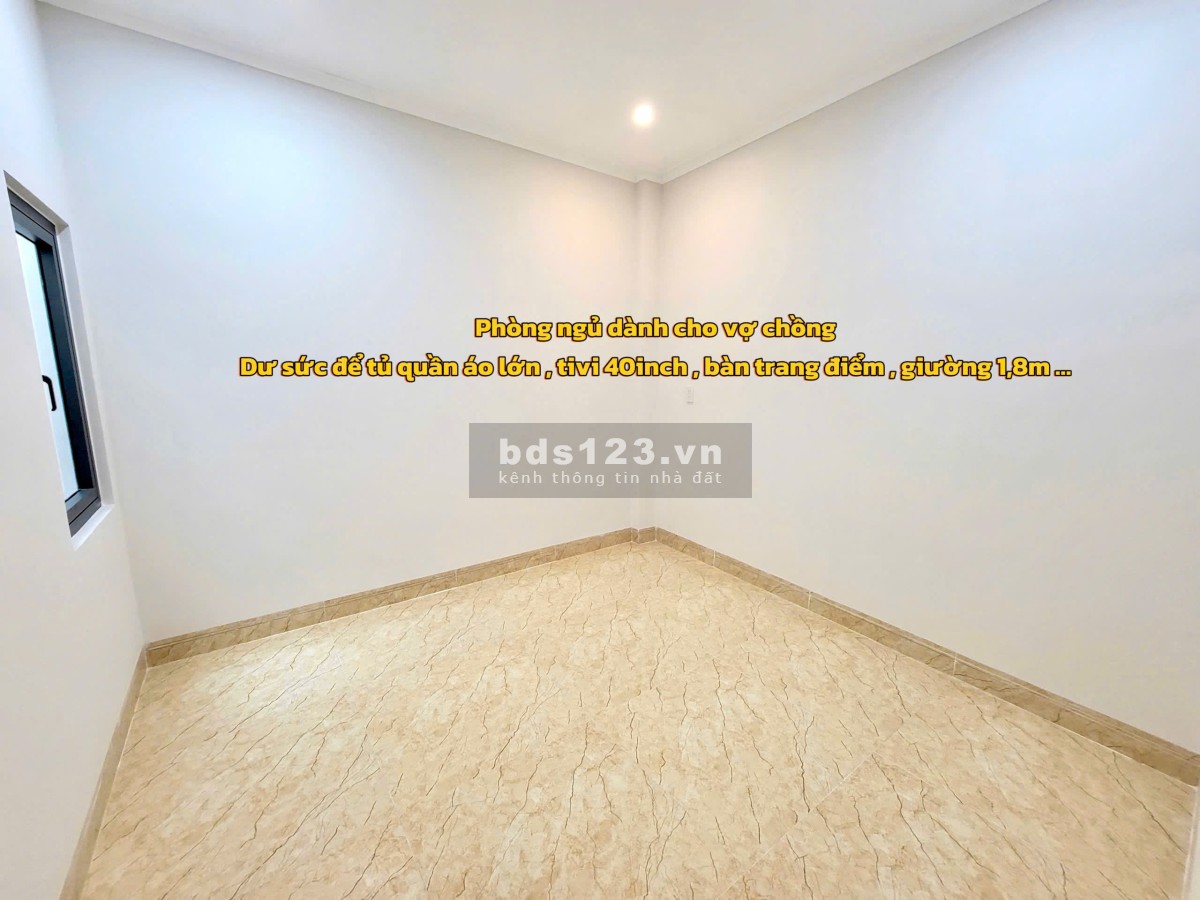 Nhà phố Châu Âu đường 19m sát chợ Phùng Hưng, 3PN, 1P thờ, 1PK, 1 bếp, 2wc, 2 kho để đồ, sân xe 8m