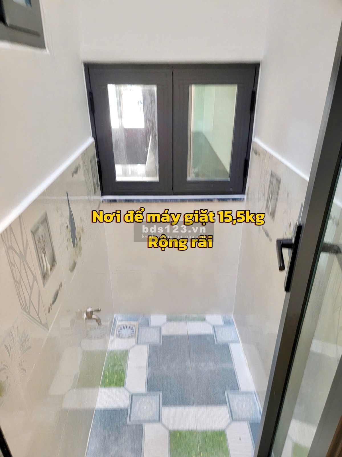 Nhà phố Châu Âu đường 19m sát chợ Phùng Hưng, 3PN, 1P thờ, 1PK, 1 bếp, 2wc, 2 kho để đồ, sân xe 8m