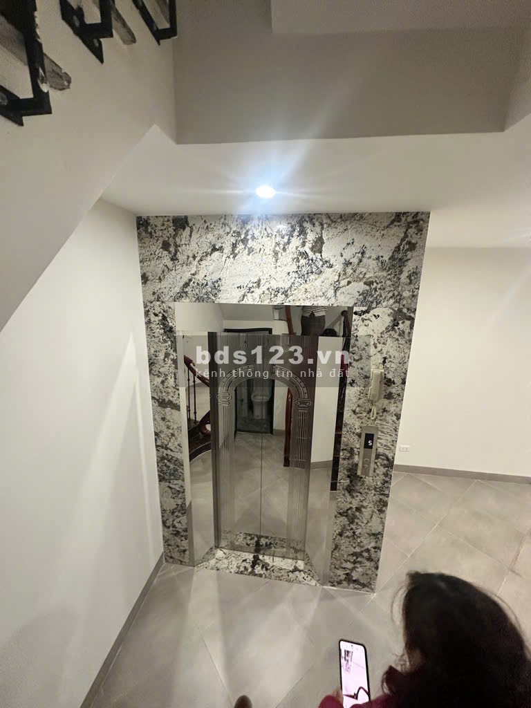 Bán nhà Ngọc Thụy – 43m² x 5 tầng – Giá 7.9 tỷ – 2 mặt ngõ thoáng – Full nội thất