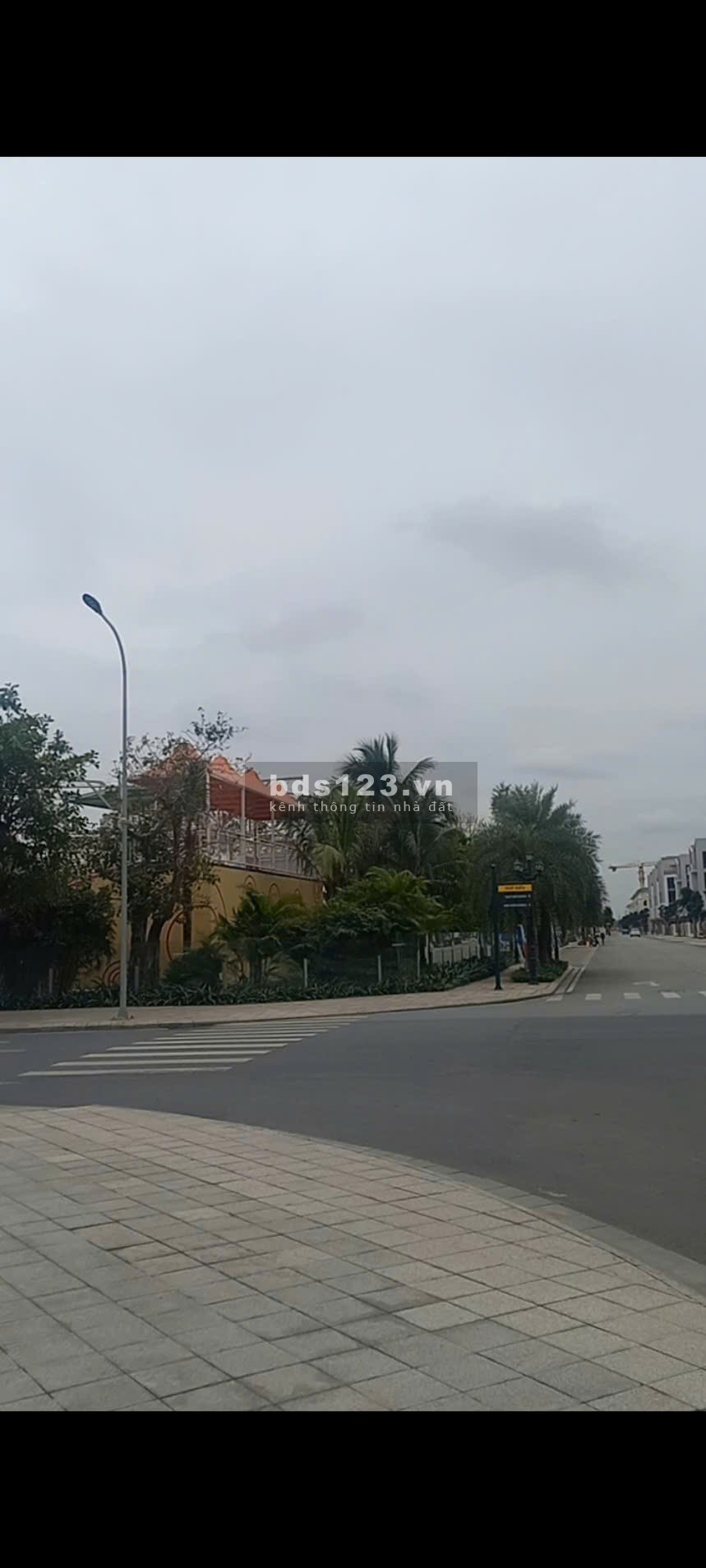 Chính chủ Cần bán gấp liền kề vị trí đẹp, 2 mặt tiền, diện tích 100m, phù hợp để ở hoặc kinh doanh.