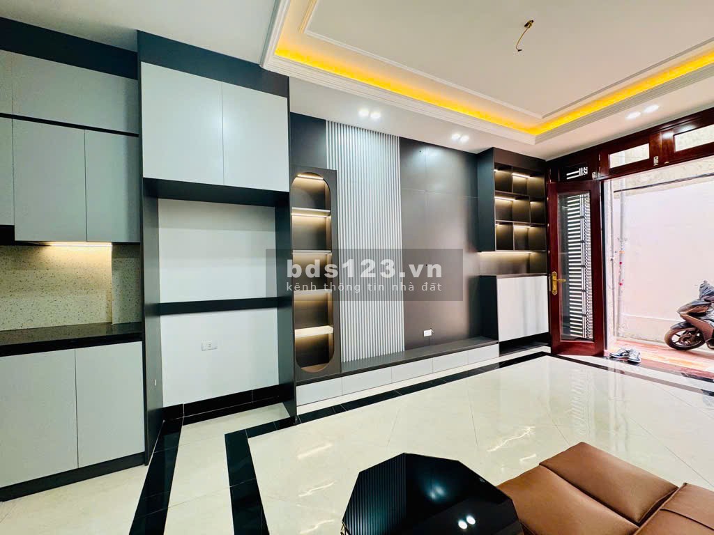 Bán nhà 6 tầng, có thang máy – Hệ thống chống cháy – Ngõ rộng, ô tô đỗ cửa – Tiện ích bạt ngàn