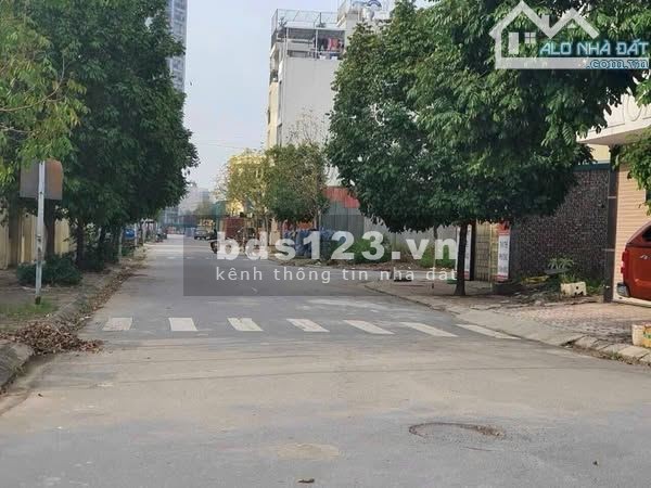Bán nhà mặt đường Yên Kiện, Ngọc Hồi, mặt phố, vỉa hè, 115m, 5.5 tỷ
