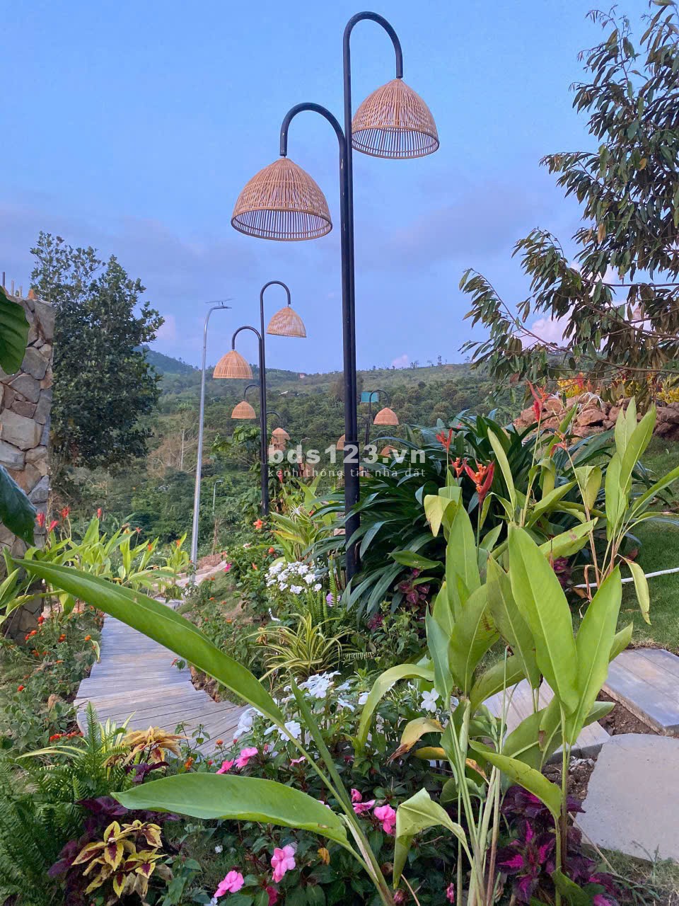 Đất 1000m2 có suối bao quanh đất, thiên nhiên nguyên bản, cộng đồng sống xanh - tinh tế - chọn lọc