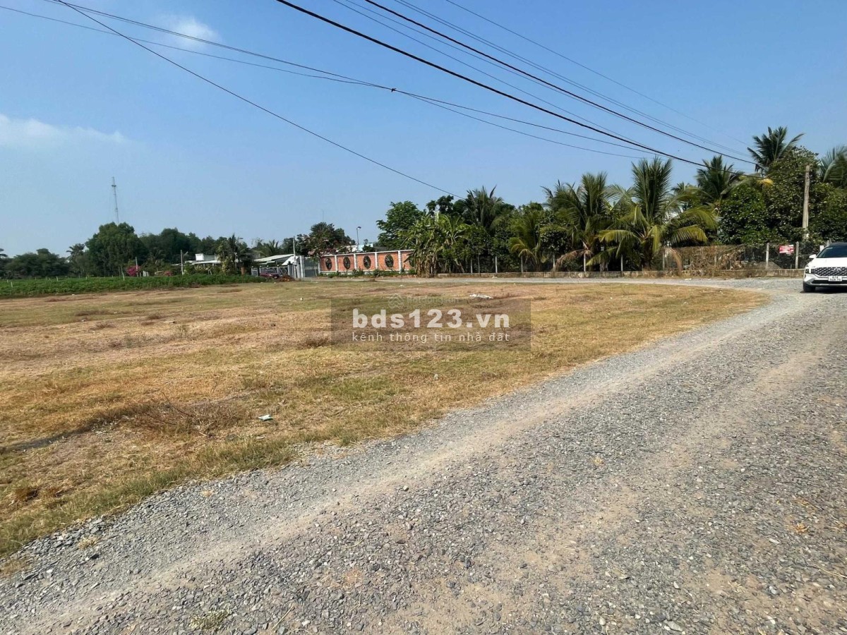 Ngộp gấp lô đất 1500m2 cách DT781 đúng 200m ngay khu trung tâm thị trấn DMC (60x28) sẵn thổ cư SHR