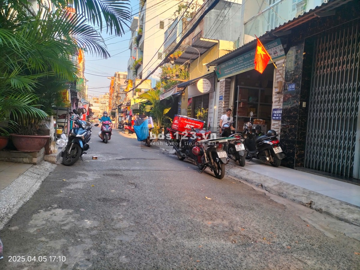 Gò Vấp, bán lô đất Lê Thị Hồng, DT 10x20m, ngay chợ CC26