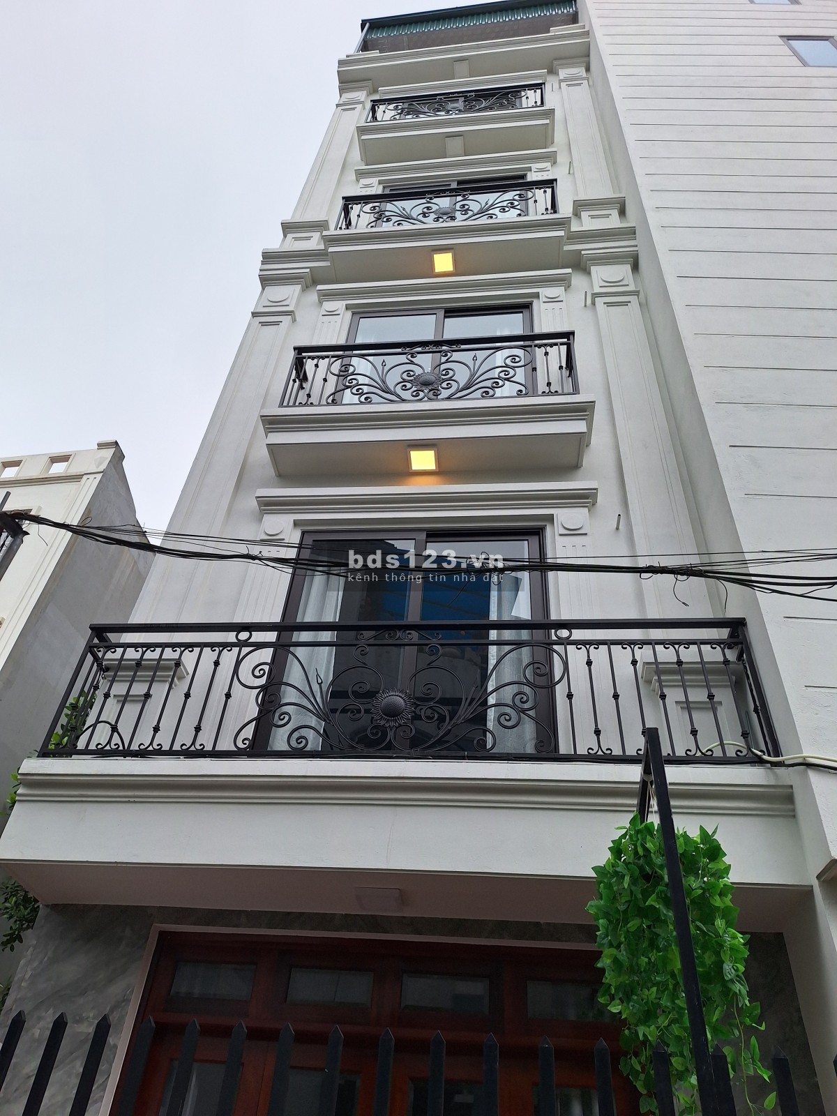 Nhà mới, đẹp, 6 tầng, full nội thất, ô tô đỗ cửa nhà