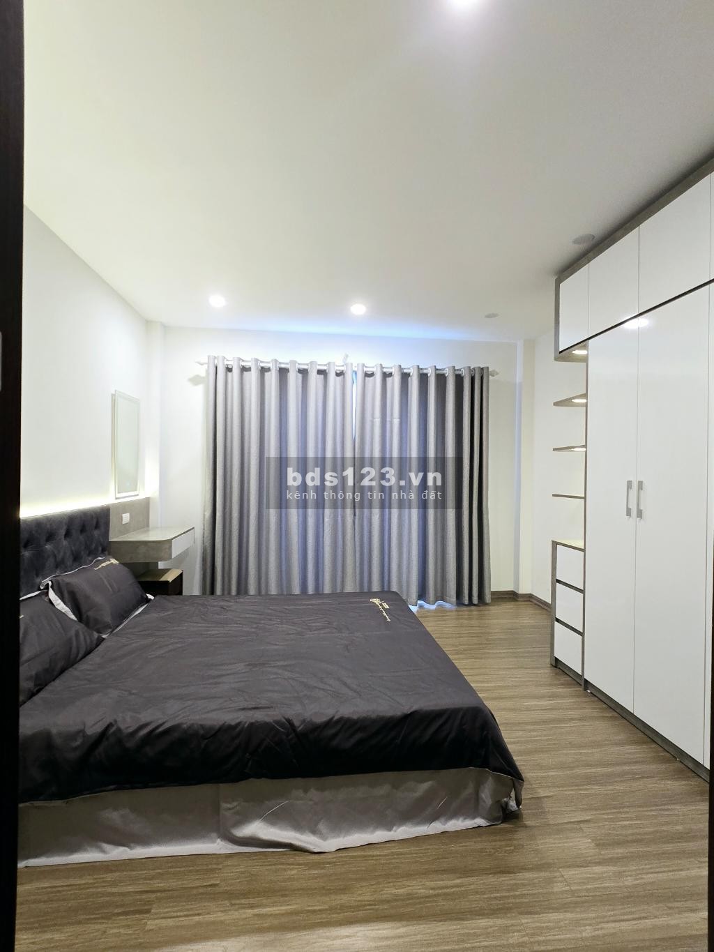 Nhà mới, đẹp, 6 tầng, full nội thất, ô tô đỗ cửa nhà
