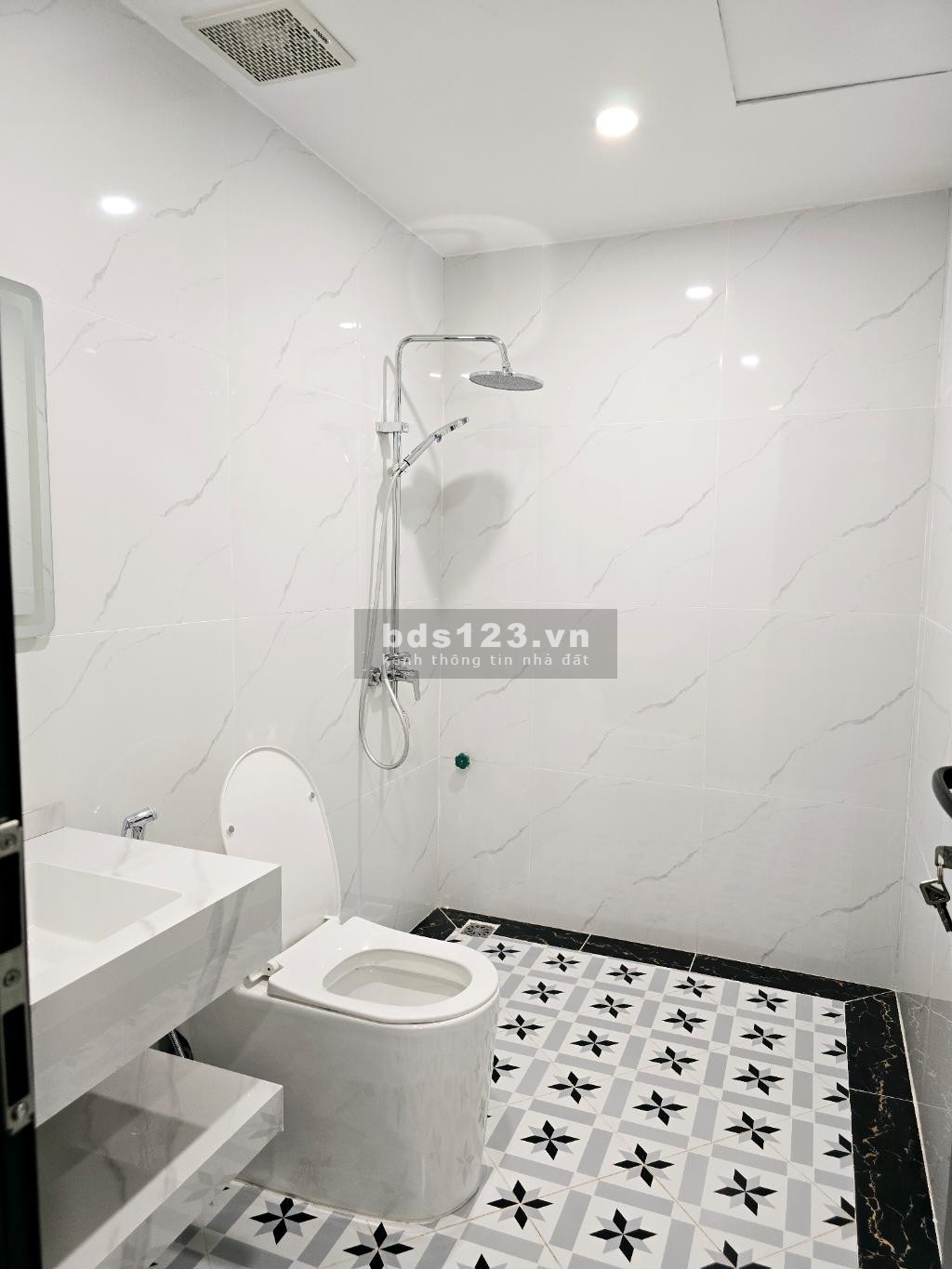 Nhà mới, đẹp, 6 tầng, full nội thất, ô tô đỗ cửa nhà