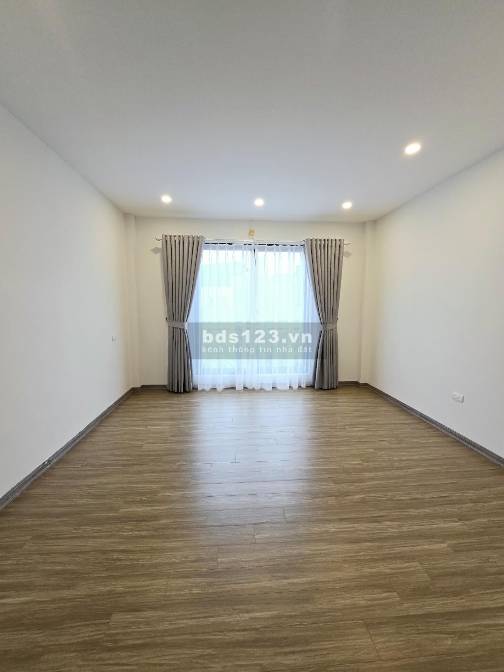 Nhà mới, đẹp, 6 tầng, full nội thất, ô tô đỗ cửa nhà