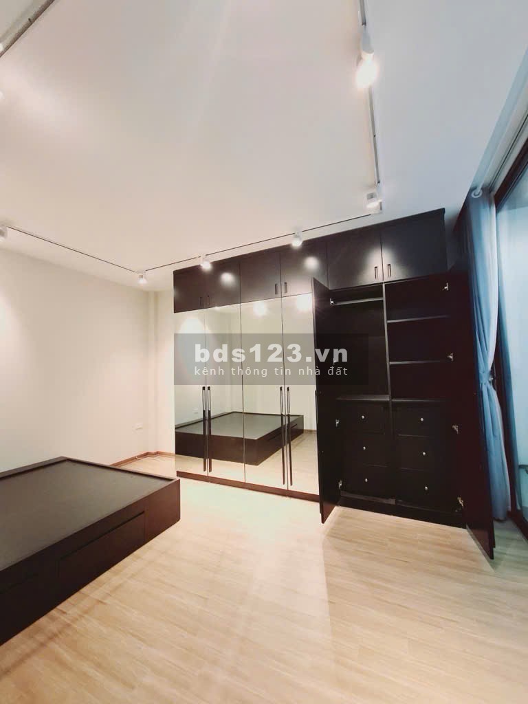 Ngọc Thụy chỉ hon 5tỷ là có ngay 31m2 nhà 5 tang