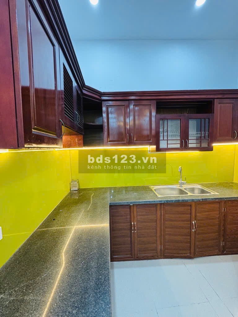 Ngọc Thụy chỉ hon 5tỷ là có ngay 31m2 nhà 5 tang