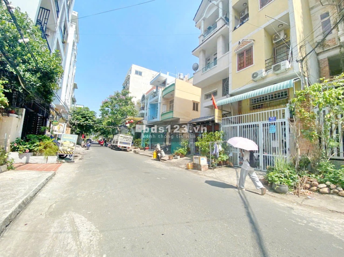 Nhà phố mặt tiền đường số Tân Quy, Q7