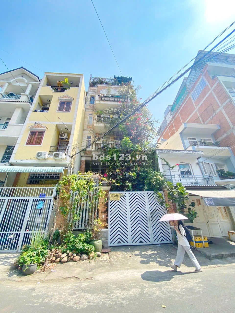 Nhà phố mặt tiền đường số Tân Quy, Q7