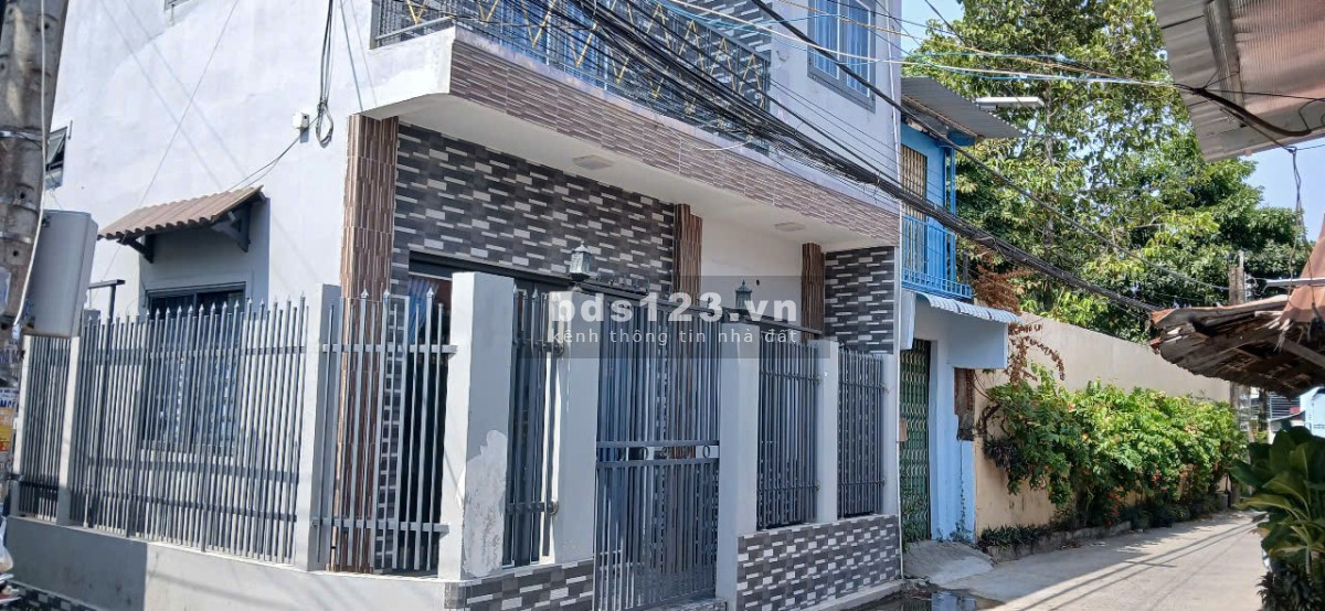 Nhà lô góc 2 Tầng Hẻm xe 7 chỗ thông. Đường Lý Thường Kiệt, TP. Mỹ Tho