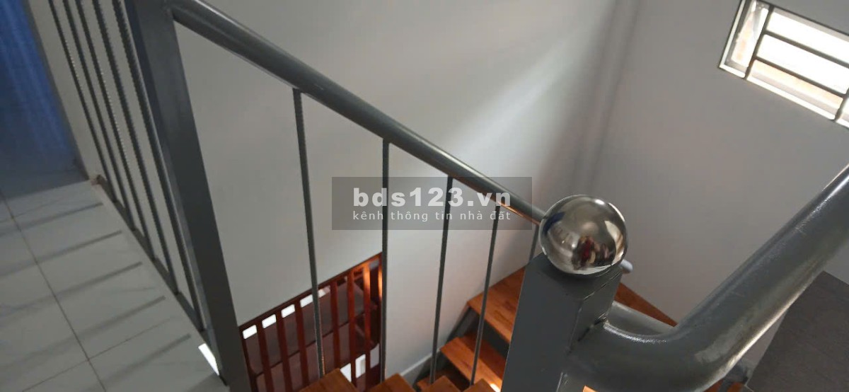 Nhà lô góc 2 Tầng Hẻm xe 7 chỗ thông. Đường Lý Thường Kiệt, TP. Mỹ Tho