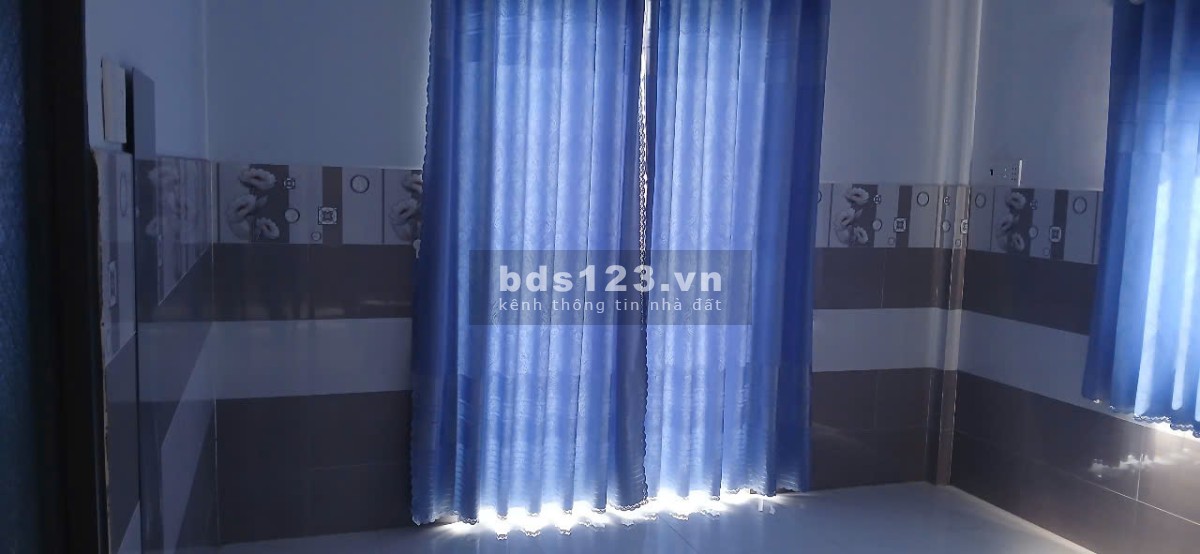 Nhà lô góc 2 Tầng Hẻm xe 7 chỗ thông. Đường Lý Thường Kiệt, TP. Mỹ Tho