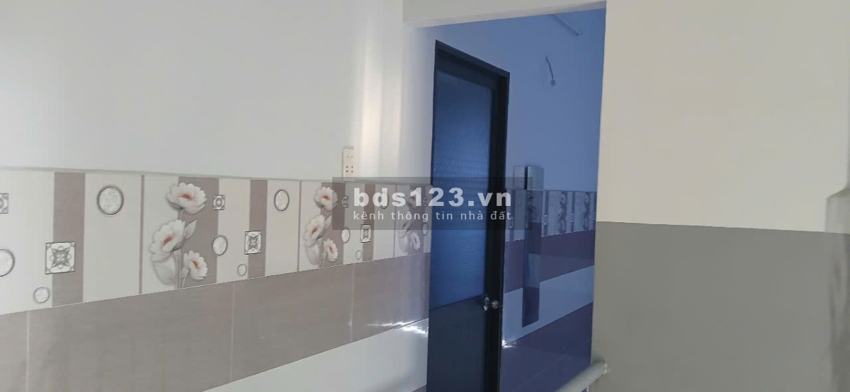 Nhà lô góc 2 Tầng Hẻm xe 7 chỗ thông. Đường Lý Thường Kiệt, TP. Mỹ Tho