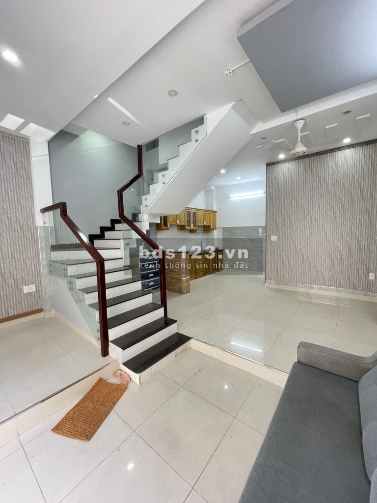 Nhà tuyệt đẹp giá rẻ hẻm Bờ Bao Tân Thắng 40m2, 3 Tầng BTCT, chỉ hơn 4 tỷ