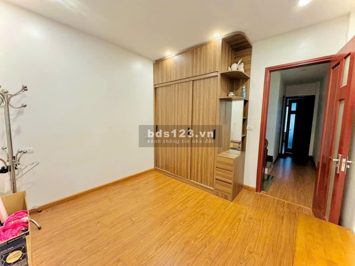 Nhà riêng cho thuê tại Phố Trạm, Long Biên, HN – 5 tầng – 5 phòng ngủ – Nội thất đầy đủ (Vào ở ngay)